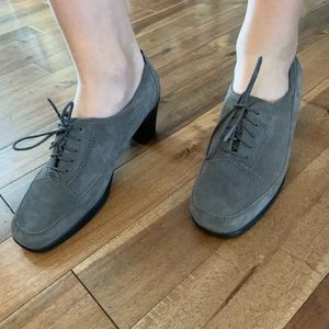 Clarks sz 10 grey leather bottle tie shoes